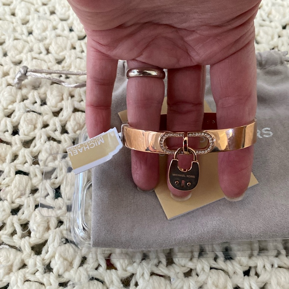 Michael Kors Pavé Crystal Padlock bracelet -Rose gold